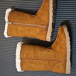 Girls size 1 brown boots